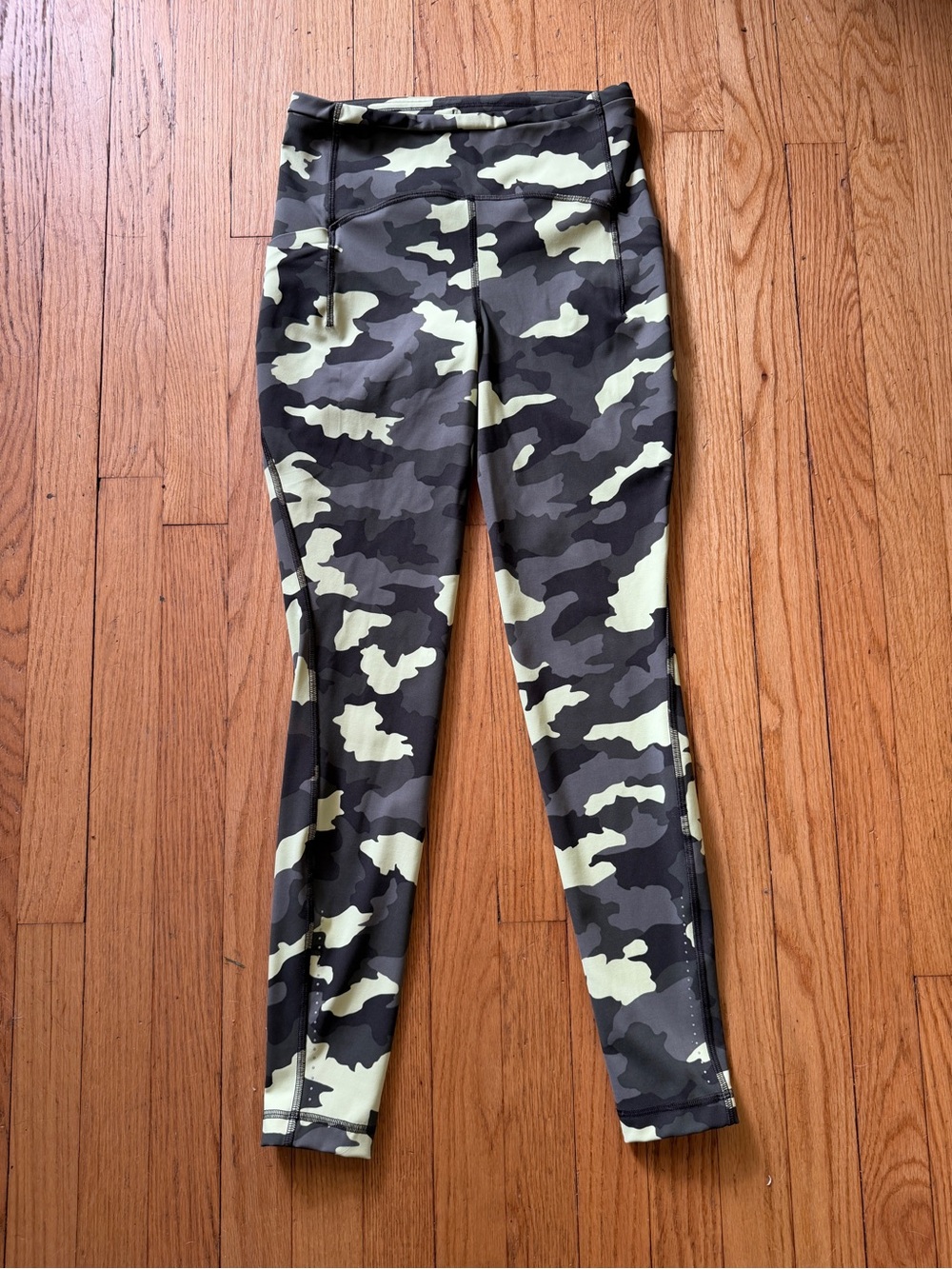 lululemon athletica Camouflage Leggings - Light Green & Dark Green Size 6